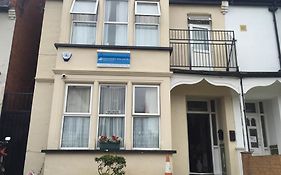 Southend Inn Hotel - Close To Beach, Train Station & Southend Airport